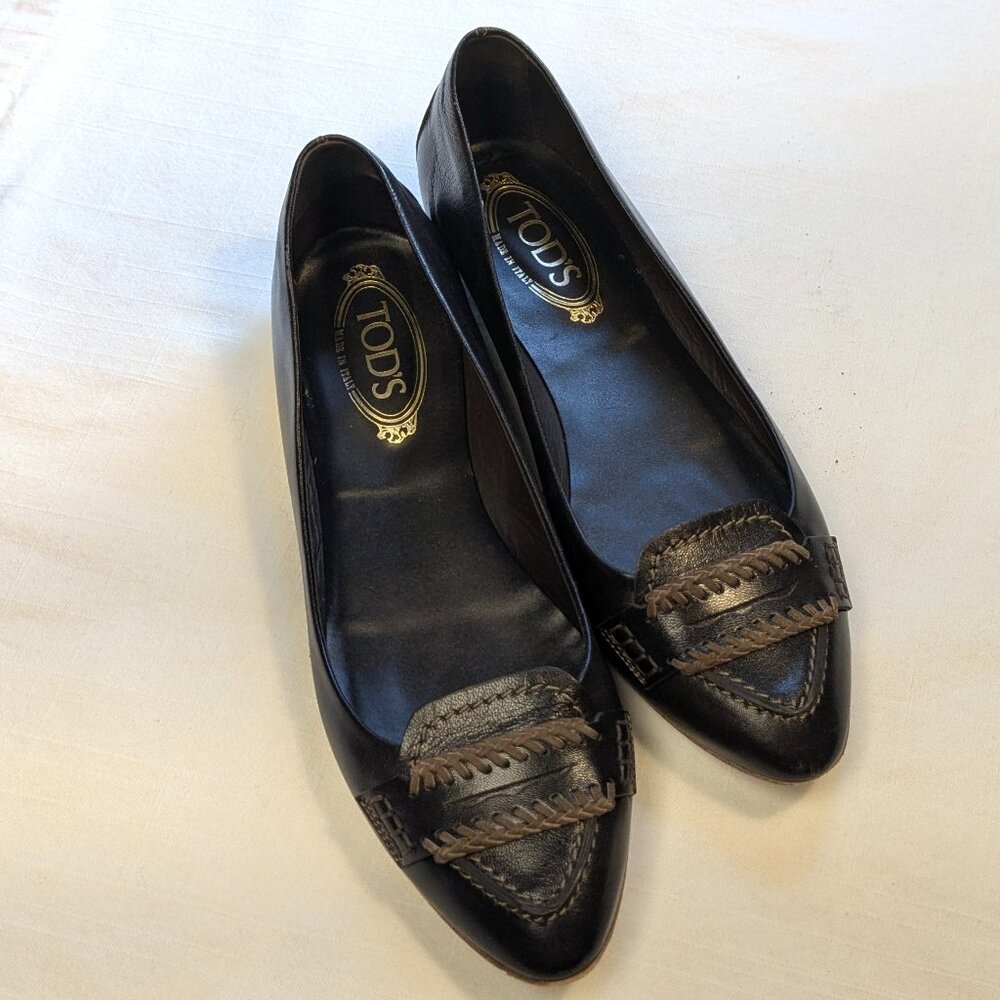 Tod's black leather flats with brown accents